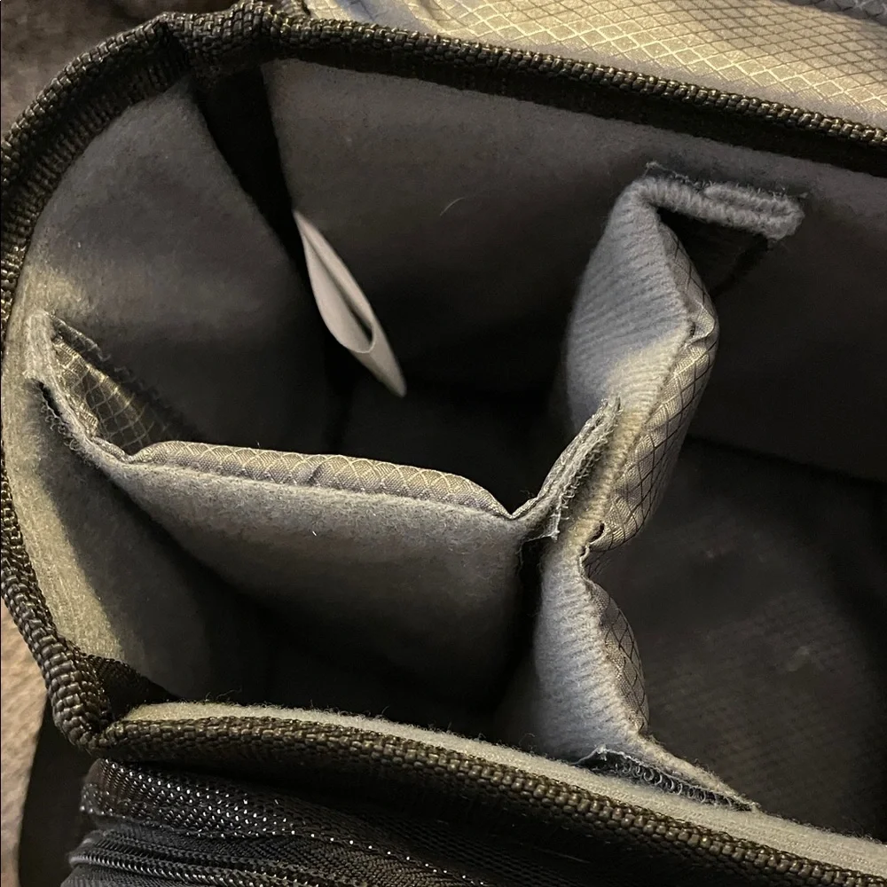 Nikon Black and Gray Messenger Camera Bag - Picture 4 of 8
